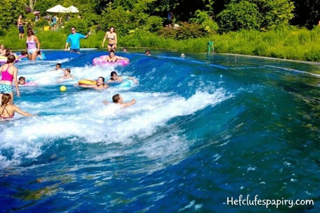Piscine à vagues Périgord : guide des parcs aquatiques